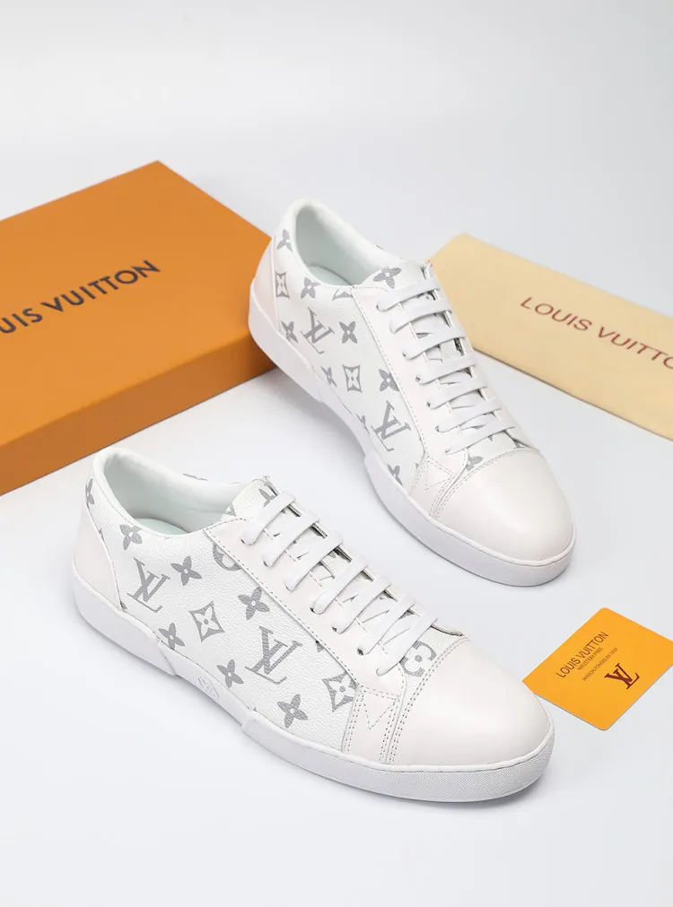 Factory price: 360💰LV official website popular series🔥🔥: 2 production, selected high-end imported cowhide, sheepskin lining sheepskin pads, paired with Louis Vuitton Monogram Ecli men's shoes 💰se canvas and pure black rubber soles, the ultimate simple design, the perfect interpretation of the latest inspiration for shoes, the integration of classics and fashion, high-end quality, worthy of your possession. The bottom car line will never be unglued🏆🏆🏆Welcome all sellers to sell in the picture above. We can send one piece on behalf of you. The code number is 38-44 (45 codes can be customized)